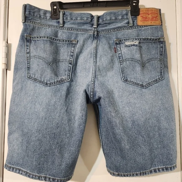 Levi 511 Men knee length denim shorts. - Picture 2 of 5